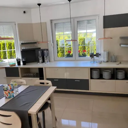 Aneta Oda ve Kahvaltı 3*