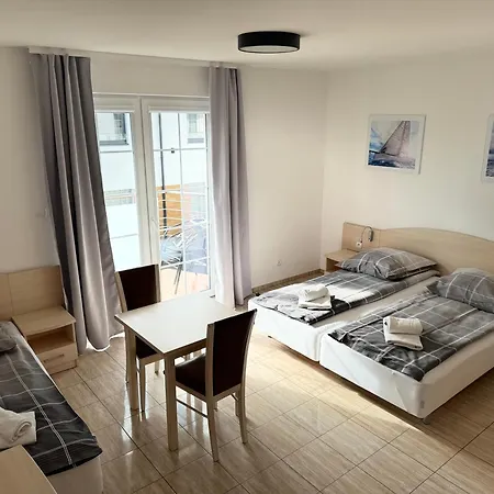 Aneta Oda ve Kahvaltı 3*